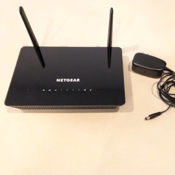 Netgear Wireless Desktop Access Point WAC104 - WiFi 5 Dual-Band AC1200 - Black - Picture 1 of 9